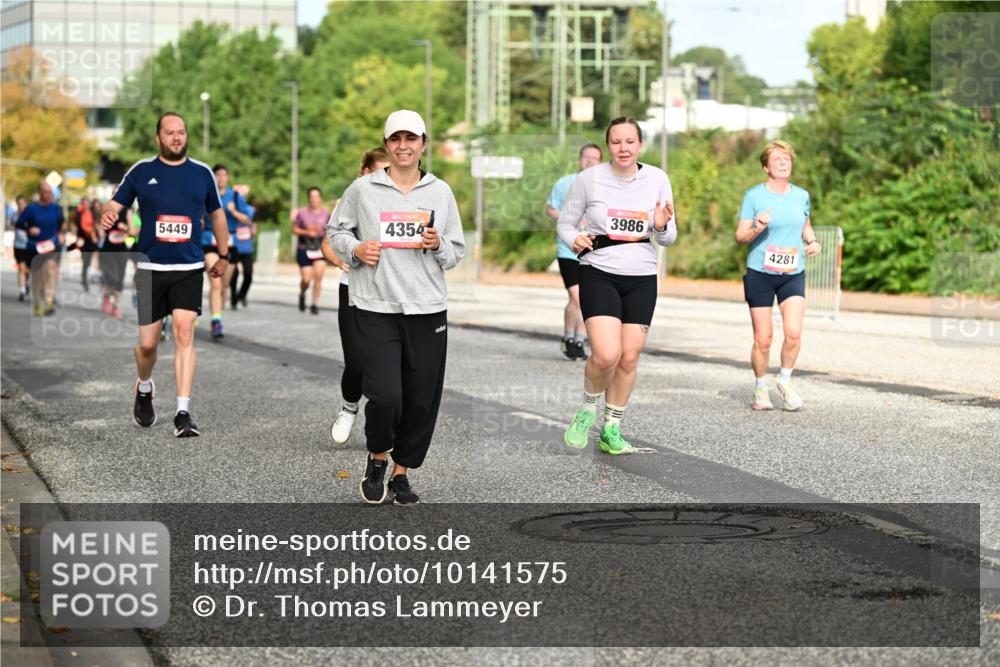 06.09.2026 - CURREX Alsterlauf Dr. Thomas Lammeyer http://msf.ph/oto/10141575 06.09.2026 10:10:33 Laufen 5449, 4354, 3986, 4281 meine-sportfotos.de