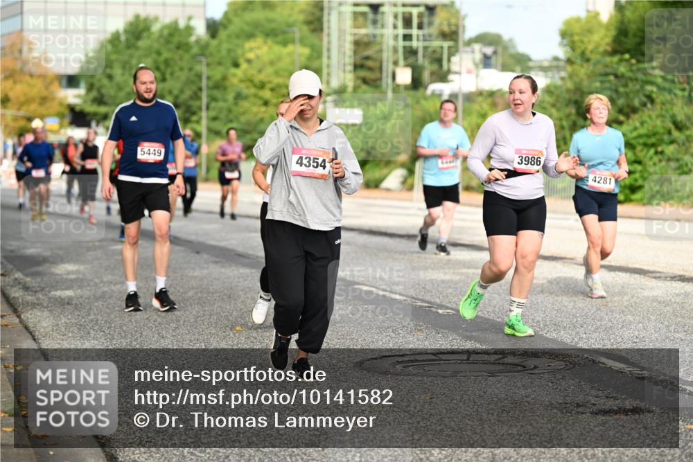 06.09.2026 - CURREX Alsterlauf Dr. Thomas Lammeyer http://msf.ph/oto/10141582 06.09.2026 10:10:33 Laufen 5449, 4354, 3986, 4281 meine-sportfotos.de