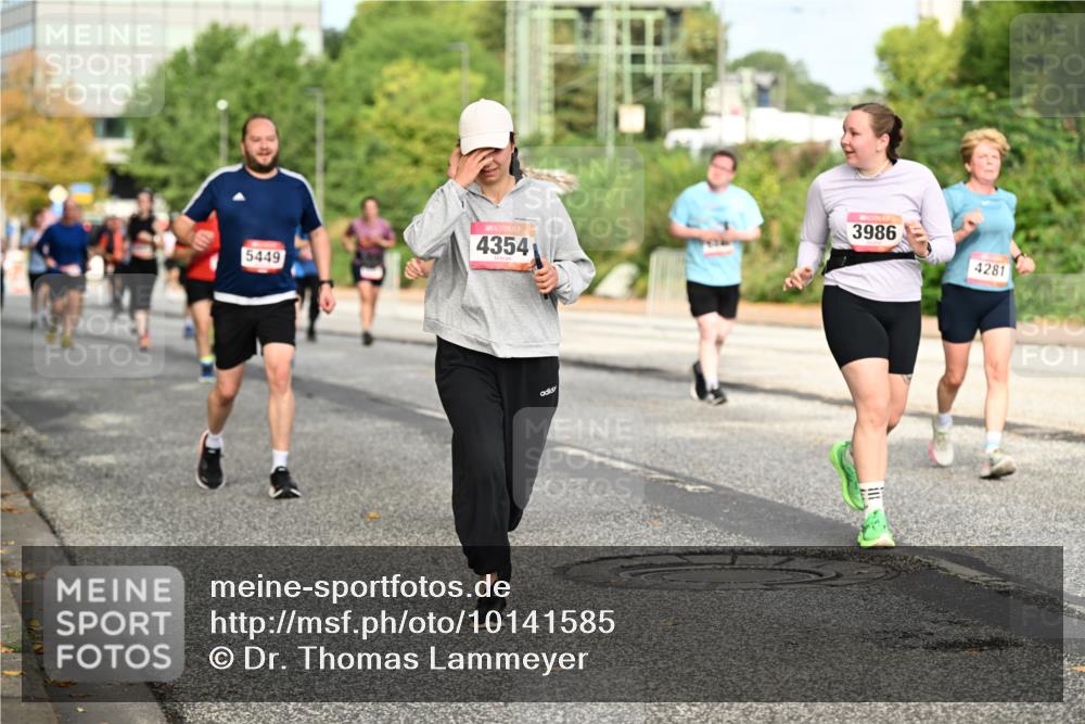 06.09.2026 - CURREX Alsterlauf Dr. Thomas Lammeyer http://msf.ph/oto/10141585 06.09.2026 10:10:34 Laufen 5449, 4354, 3986, 4281 meine-sportfotos.de