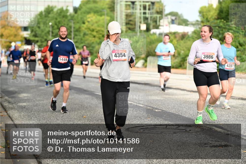 06.09.2026 - CURREX Alsterlauf Dr. Thomas Lammeyer http://msf.ph/oto/10141586 06.09.2026 10:10:34 Laufen 5449, 4354, 3986, 4281 meine-sportfotos.de