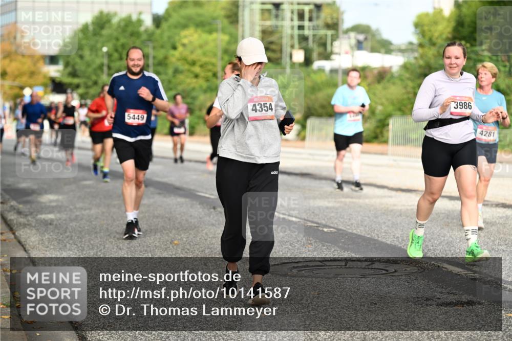 06.09.2026 - CURREX Alsterlauf Dr. Thomas Lammeyer http://msf.ph/oto/10141587 06.09.2026 10:10:34 Laufen 5449, 4354, 3986, 4281 meine-sportfotos.de