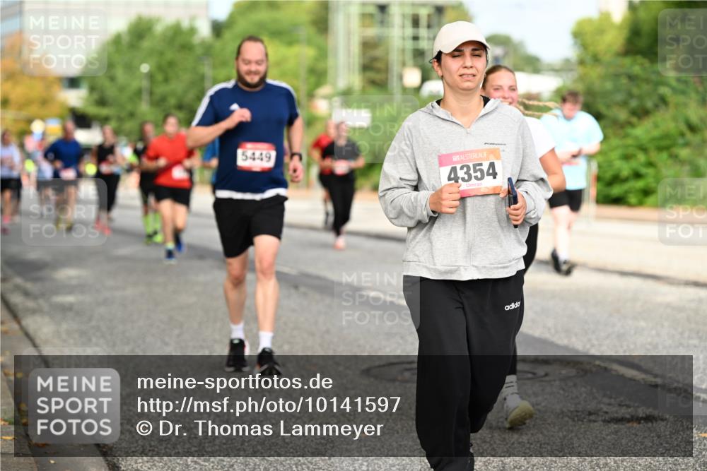 06.09.2026 - CURREX Alsterlauf Dr. Thomas Lammeyer http://msf.ph/oto/10141597 06.09.2026 10:10:35 Laufen 5449, 4354 meine-sportfotos.de
