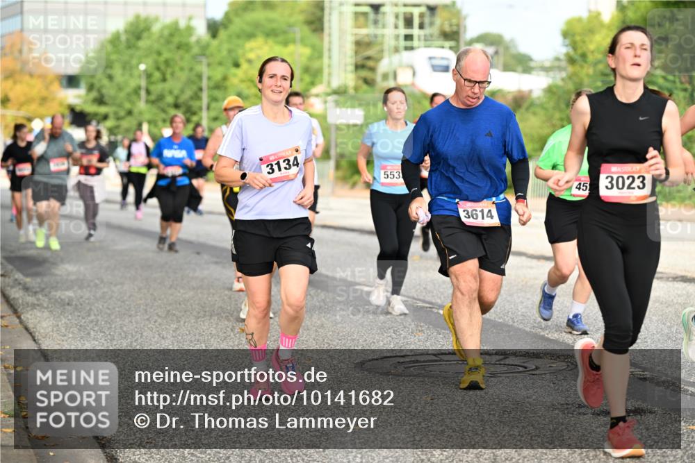 06.09.2026 - CURREX Alsterlauf Dr. Thomas Lammeyer http://msf.ph/oto/10141682 06.09.2026 10:10:45 Laufen 3134, 553, 45, 3614, 3023 meine-sportfotos.de