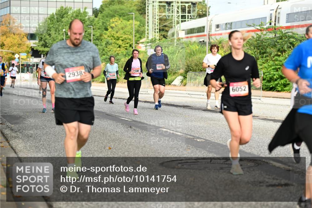 06.09.2026 - CURREX Alsterlauf Dr. Thomas Lammeyer http://msf.ph/oto/10141754 06.09.2026 10:10:52 Laufen 618, 2938, 563, 530, 5439, 6052 meine-sportfotos.de