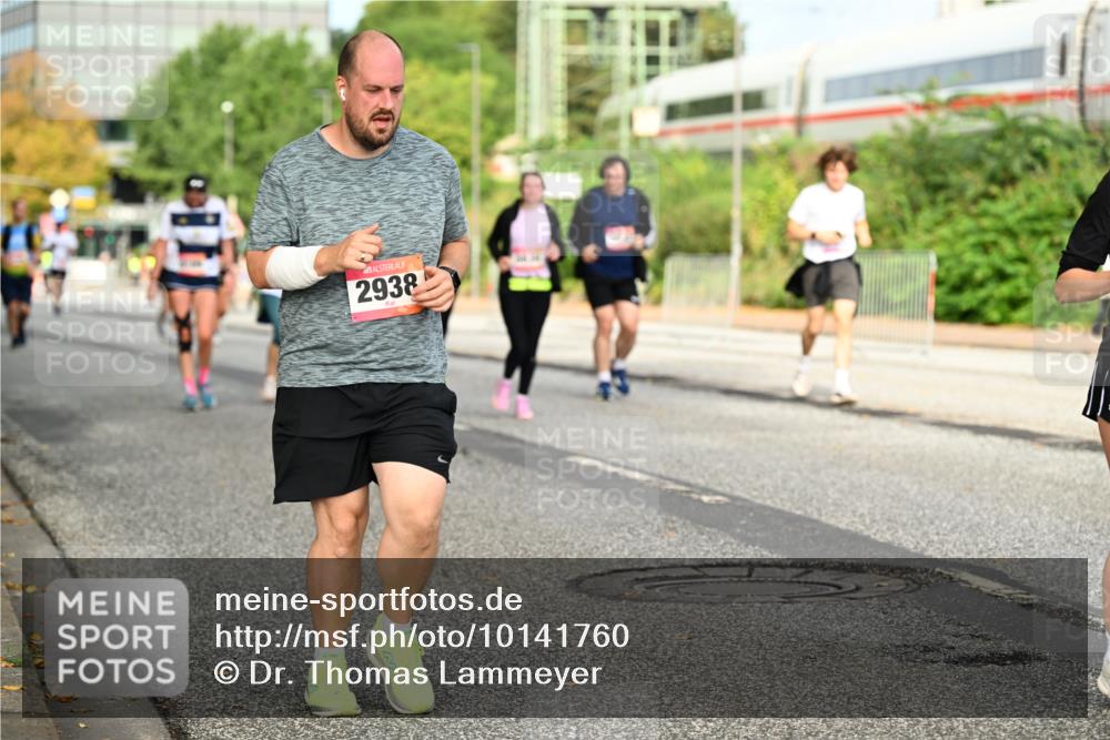06.09.2026 - CURREX Alsterlauf Dr. Thomas Lammeyer http://msf.ph/oto/10141760 06.09.2026 10:10:53 Laufen 2938 meine-sportfotos.de