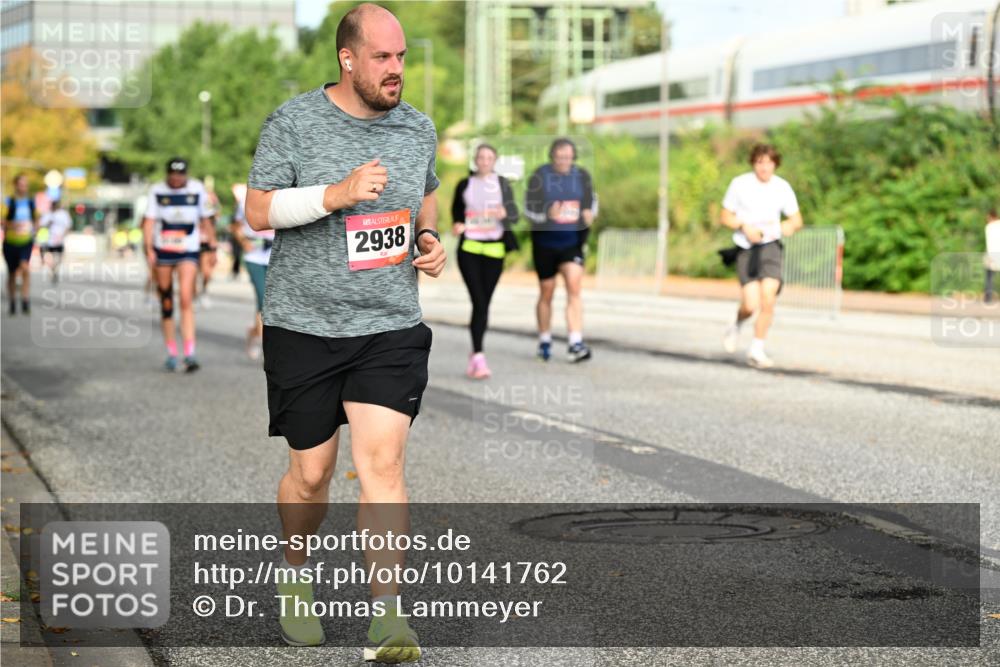 06.09.2026 - CURREX Alsterlauf Dr. Thomas Lammeyer http://msf.ph/oto/10141762 06.09.2026 10:10:53 Laufen 2938 meine-sportfotos.de