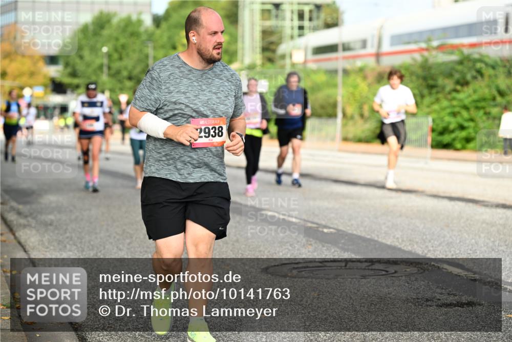 06.09.2026 - CURREX Alsterlauf Dr. Thomas Lammeyer http://msf.ph/oto/10141763 06.09.2026 10:10:53 Laufen 2938 meine-sportfotos.de