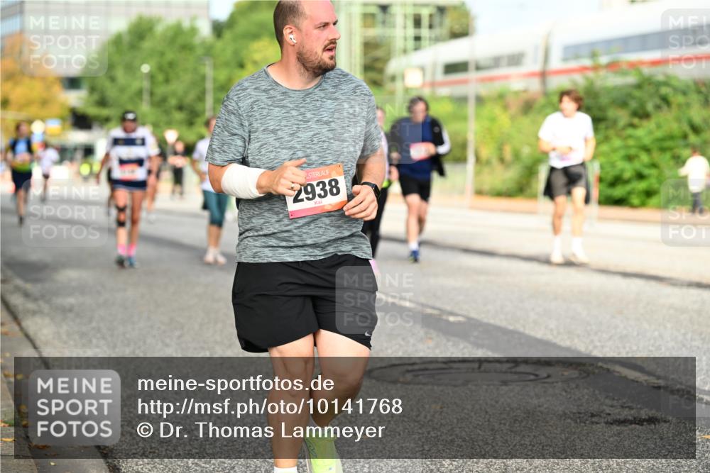 06.09.2026 - CURREX Alsterlauf Dr. Thomas Lammeyer http://msf.ph/oto/10141768 06.09.2026 10:10:53 Laufen 2938 meine-sportfotos.de