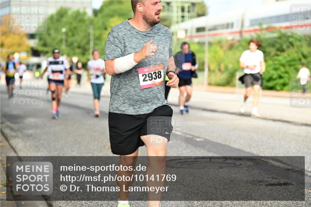 06.09.2026 - CURREX Alsterlauf Dr. Thomas Lammeyer http://msf.ph/oto/10141769 06.09.2026 10:10:53 Laufen 2938 meine-sportfotos.de