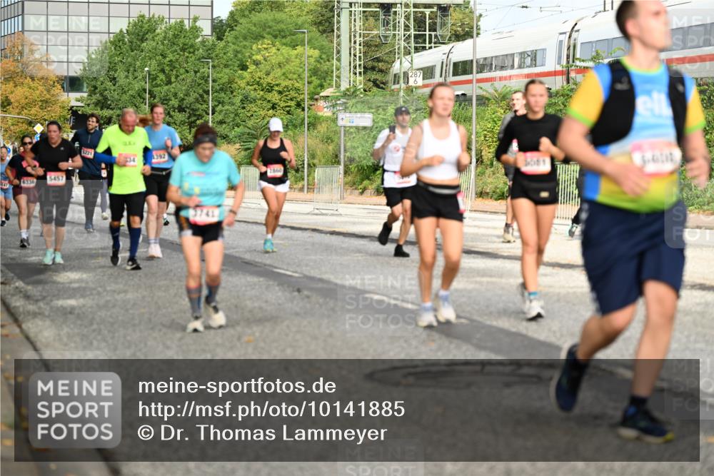 06.09.2026 - CURREX Alsterlauf Dr. Thomas Lammeyer http://msf.ph/oto/10141885 06.09.2026 10:11:06 Laufen 5457, 6336, 221, 534, 1392, 3741, 2860 meine-sportfotos.de