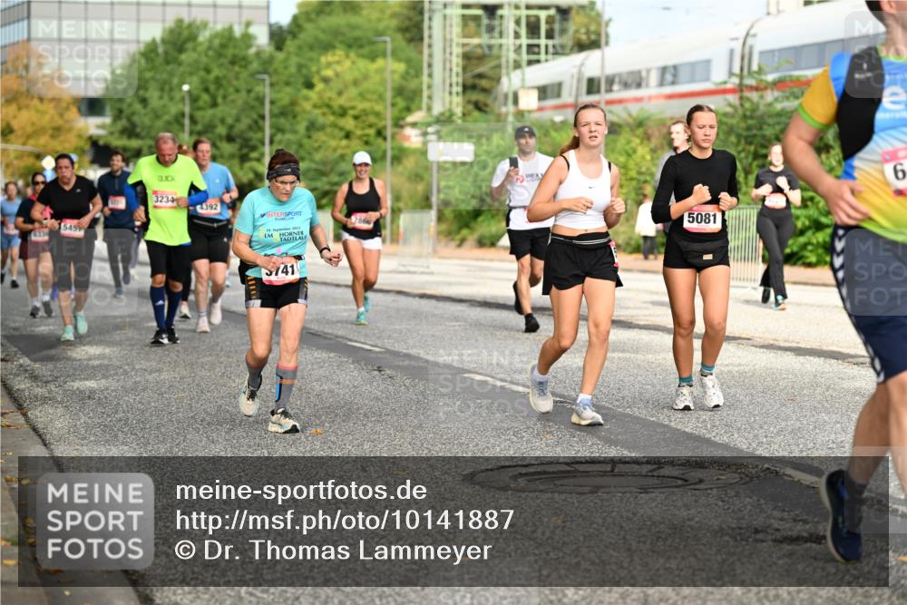 06.09.2026 - CURREX Alsterlauf Dr. Thomas Lammeyer http://msf.ph/oto/10141887 06.09.2026 10:11:06 Laufen 545, 3234, 4392, 1, 2023, 5741, 6, 5081 meine-sportfotos.de