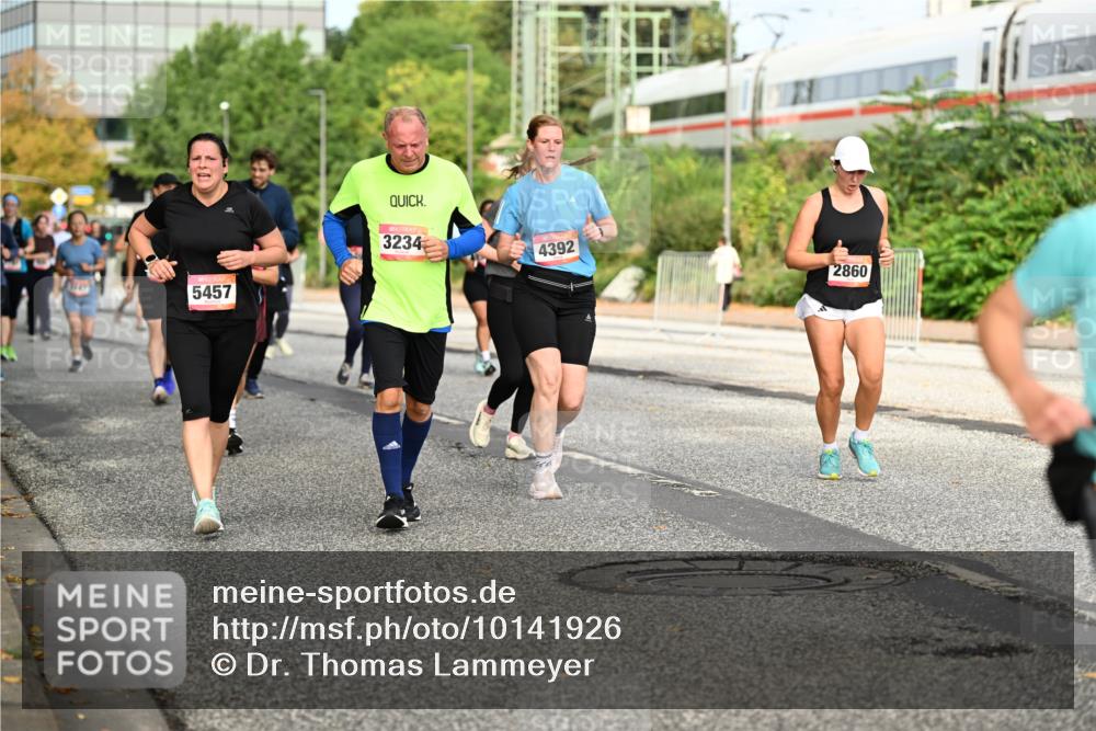 06.09.2026 - CURREX Alsterlauf Dr. Thomas Lammeyer http://msf.ph/oto/10141926 06.09.2026 10:11:10 Laufen 5457, 3234, 4392, 2860 meine-sportfotos.de
