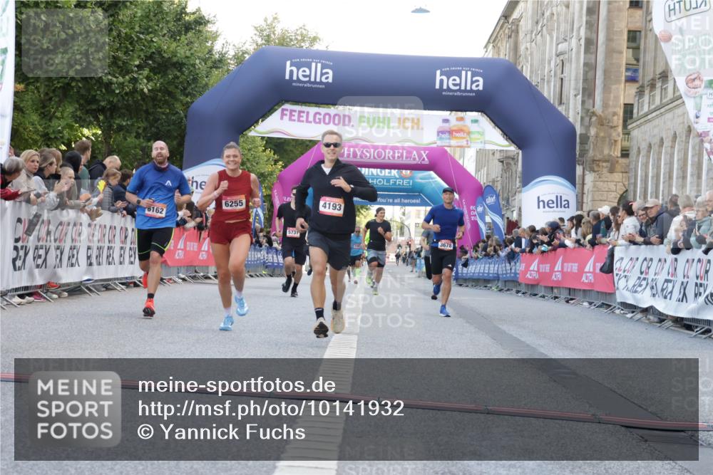 06.09.2026 - CURREX Alsterlauf Yannick Fuchs http://msf.ph/oto/10141932 06.09.2026 09:46:50 Ziel 2556, 3432, 3617, 3678, 4716, 4890, 5198, 6162, 6255, 8092, 8249 meine-sportfotos.de