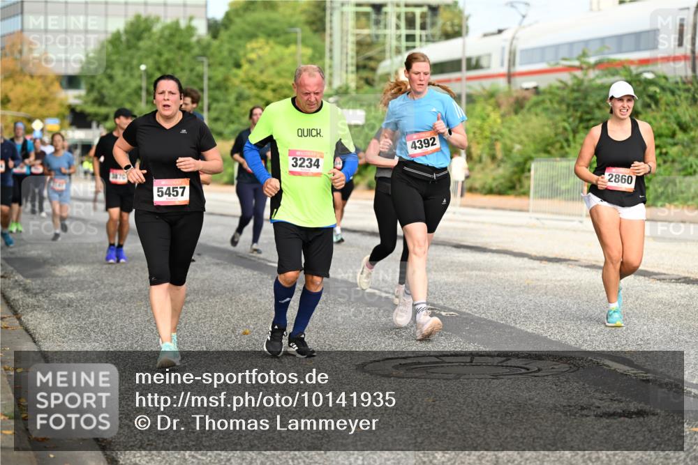 06.09.2026 - CURREX Alsterlauf Dr. Thomas Lammeyer http://msf.ph/oto/10141935 06.09.2026 10:11:10 Laufen 5457, 3234, 4392, 2860 meine-sportfotos.de