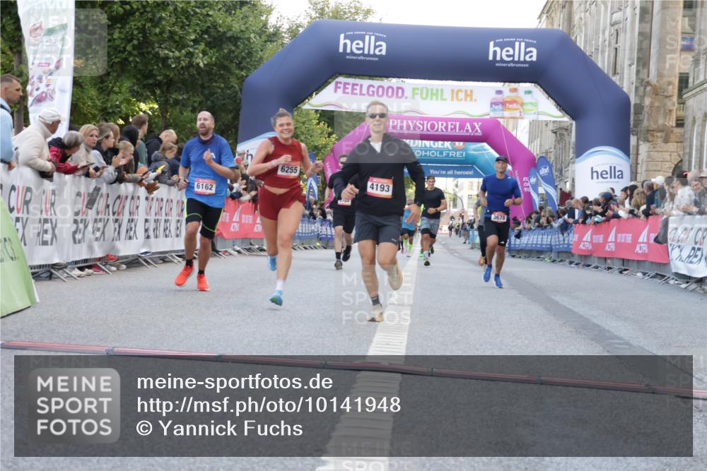 06.09.2026 - CURREX Alsterlauf Yannick Fuchs http://msf.ph/oto/10141948 06.09.2026 09:46:50 Ziel 2556, 3432, 3617, 3678, 4716, 4890, 5198, 6162, 6255, 8092, 8249 meine-sportfotos.de