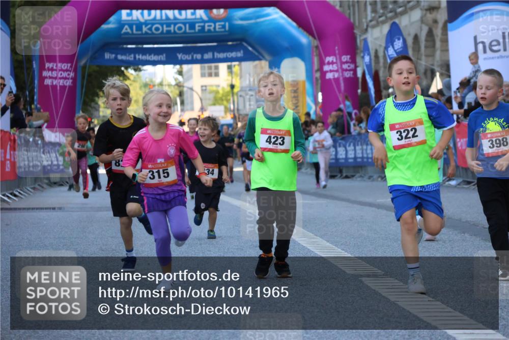 06.09.2026 - CURREX Alsterlauf Strokosch-Dieckow http://msf.ph/oto/10141965 06.09.2026 10:54:49 Ziel 229, 234, 315, 322, 328, 340, 345, 359, 382, 398, 423, 8287 meine-sportfotos.de