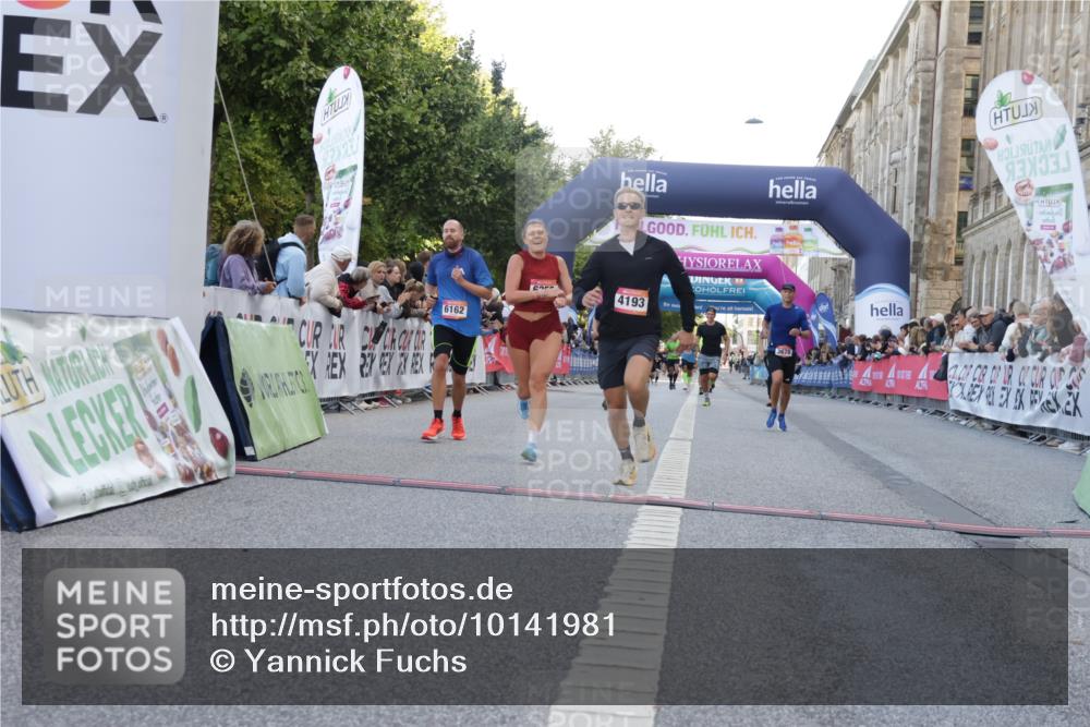 06.09.2026 - CURREX Alsterlauf Yannick Fuchs http://msf.ph/oto/10141981 06.09.2026 09:46:51 Ziel 3432, 3617, 3678, 4311, 4716, 4890, 5198, 5731, 6162, 6255, 8092, 8249 meine-sportfotos.de