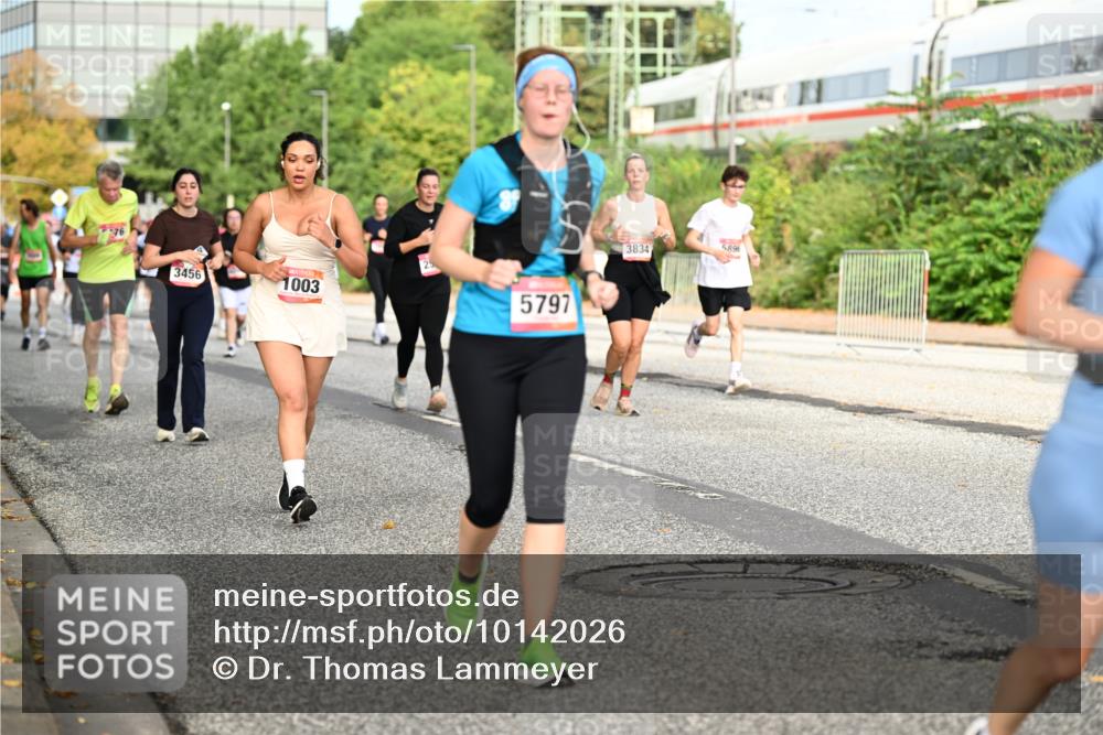 06.09.2026 - CURREX Alsterlauf Dr. Thomas Lammeyer http://msf.ph/oto/10142026 06.09.2026 10:11:20 Laufen 76, 3456, 1003, 5797, 3834, 5896 meine-sportfotos.de