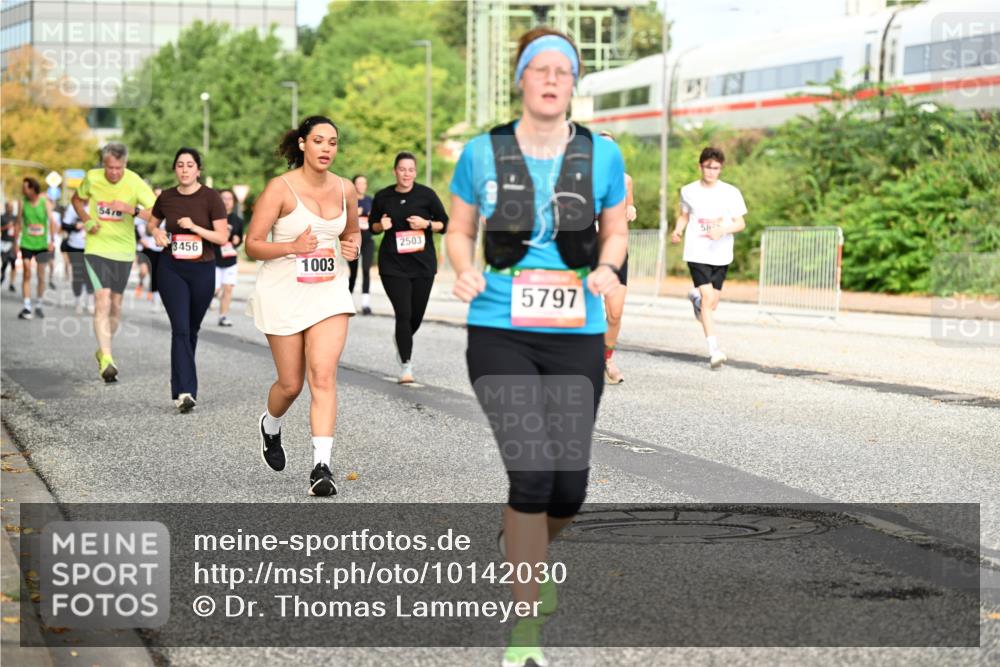 06.09.2026 - CURREX Alsterlauf Dr. Thomas Lammeyer http://msf.ph/oto/10142030 06.09.2026 10:11:20 Laufen 5470, 3456, 1003, 2503, 5797, 5882 meine-sportfotos.de