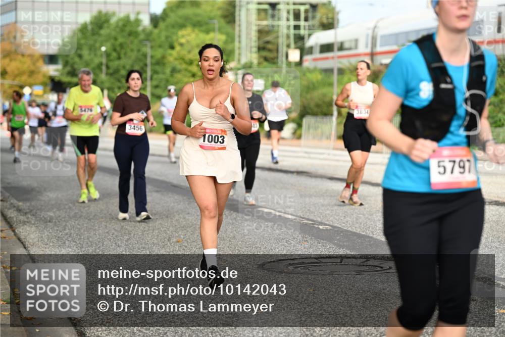 06.09.2026 - CURREX Alsterlauf Dr. Thomas Lammeyer http://msf.ph/oto/10142043 06.09.2026 10:11:21 Laufen 3456, 1003, 3834, 5797 meine-sportfotos.de