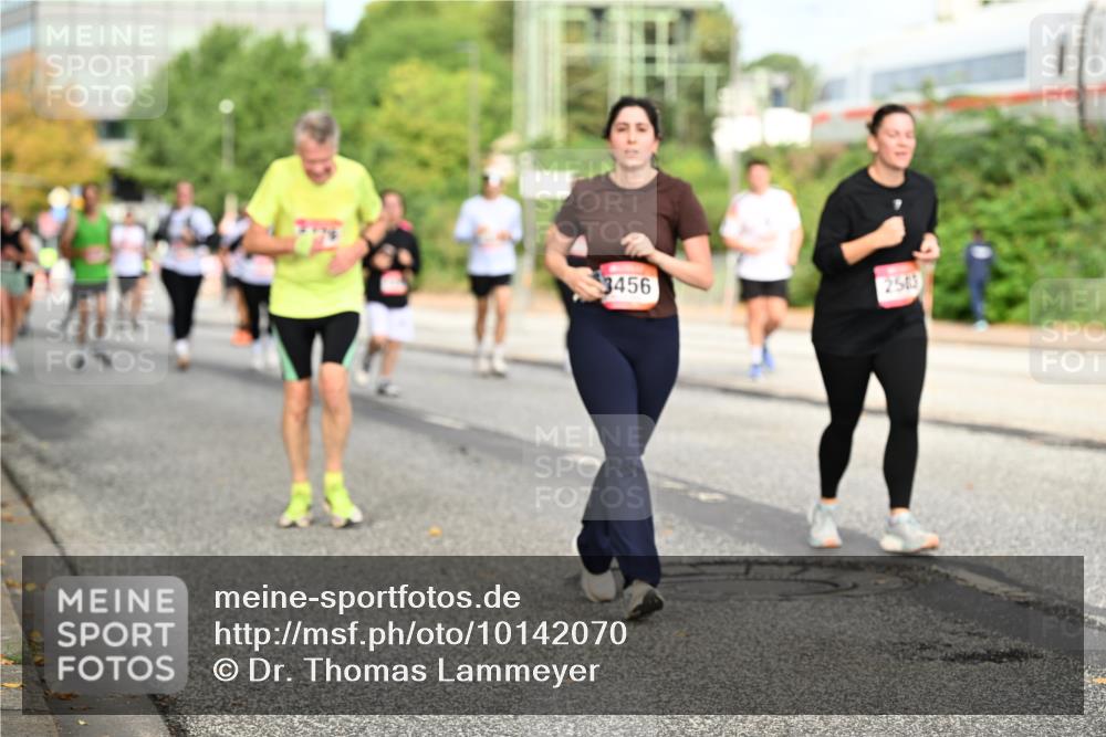 06.09.2026 - CURREX Alsterlauf Dr. Thomas Lammeyer http://msf.ph/oto/10142070 06.09.2026 10:11:24 Laufen 3456, 2543 meine-sportfotos.de