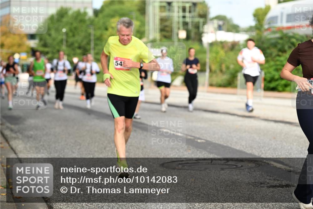 06.09.2026 - CURREX Alsterlauf Dr. Thomas Lammeyer http://msf.ph/oto/10142083 06.09.2026 10:11:26 Laufen 54 meine-sportfotos.de