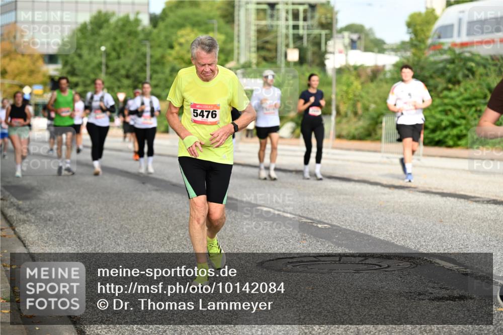 06.09.2026 - CURREX Alsterlauf Dr. Thomas Lammeyer http://msf.ph/oto/10142084 06.09.2026 10:11:26 Laufen 5476 meine-sportfotos.de