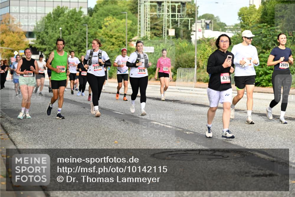 06.09.2026 - CURREX Alsterlauf Dr. Thomas Lammeyer http://msf.ph/oto/10142115 06.09.2026 10:11:29 Laufen 08, 09, 2408, 4028, 2571, 255, 2570, 6288, 439, 8, 2689 meine-sportfotos.de