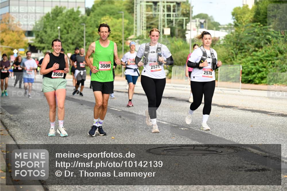 06.09.2026 - CURREX Alsterlauf Dr. Thomas Lammeyer http://msf.ph/oto/10142139 06.09.2026 10:11:31 Laufen 3509, 2571, 3508, 2570 meine-sportfotos.de