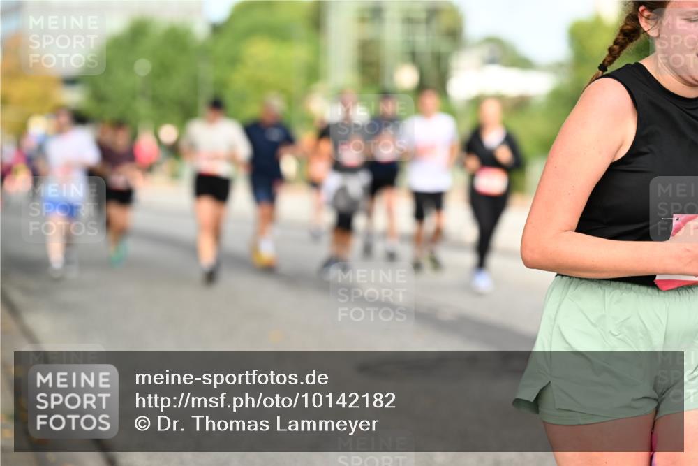 06.09.2026 - CURREX Alsterlauf Dr. Thomas Lammeyer http://msf.ph/oto/10142182 06.09.2026 10:11:36 Laufen  meine-sportfotos.de
