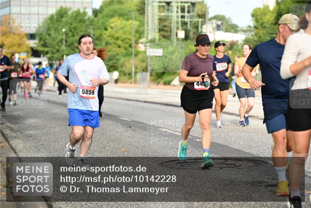 06.09.2026 - CURREX Alsterlauf Dr. Thomas Lammeyer http://msf.ph/oto/10142228 06.09.2026 10:11:40 Laufen 5859, 4069 meine-sportfotos.de