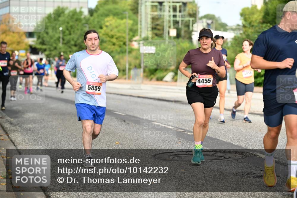 06.09.2026 - CURREX Alsterlauf Dr. Thomas Lammeyer http://msf.ph/oto/10142232 06.09.2026 10:11:41 Laufen 5859, 4455, 4056 meine-sportfotos.de