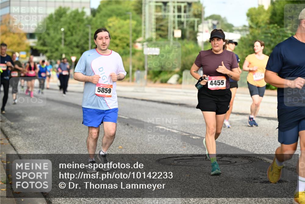 06.09.2026 - CURREX Alsterlauf Dr. Thomas Lammeyer http://msf.ph/oto/10142233 06.09.2026 10:11:41 Laufen 5859, 4455, 4056 meine-sportfotos.de