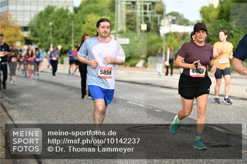 06.09.2026 - CURREX Alsterlauf Dr. Thomas Lammeyer http://msf.ph/oto/10142237 06.09.2026 10:11:41 Laufen 5859, 44, 4056 meine-sportfotos.de