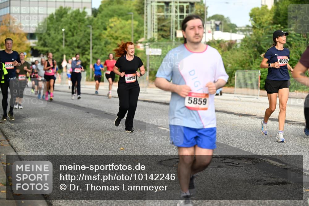06.09.2026 - CURREX Alsterlauf Dr. Thomas Lammeyer http://msf.ph/oto/10142246 06.09.2026 10:11:42 Laufen 5564, 6058, 5859, 4069 meine-sportfotos.de