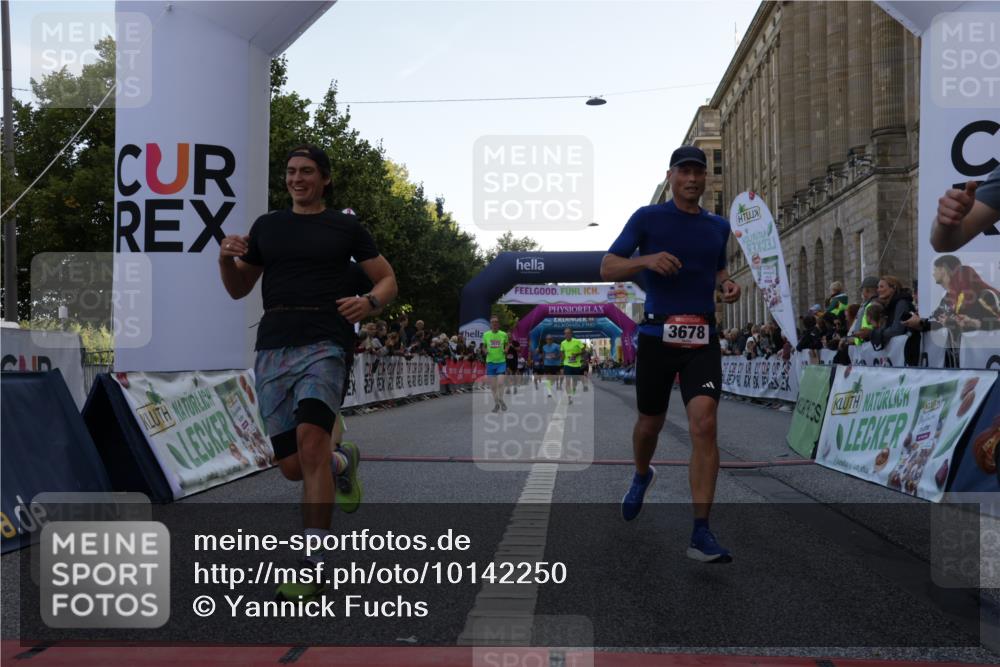06.09.2026 - CURREX Alsterlauf Yannick Fuchs http://msf.ph/oto/10142250 06.09.2026 09:46:55 Ziel 2072, 3678, 4311, 4460, 5198, 5731, 6162, 6255, 8092 meine-sportfotos.de