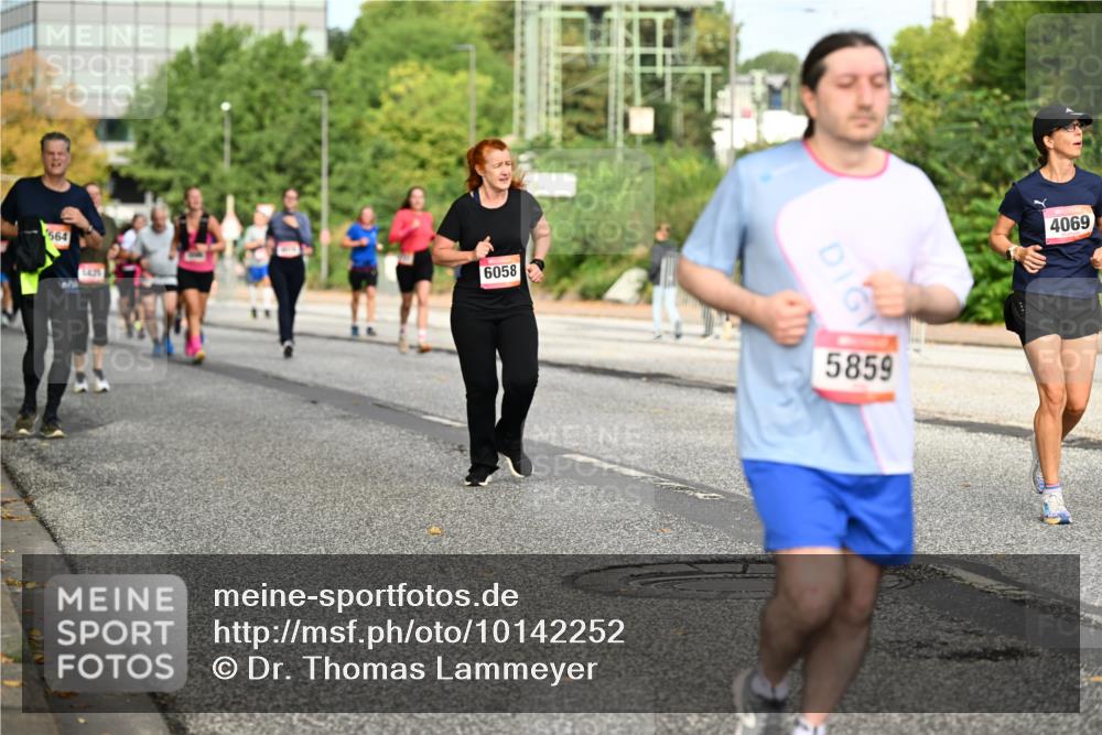 06.09.2026 - CURREX Alsterlauf Dr. Thomas Lammeyer http://msf.ph/oto/10142252 06.09.2026 10:11:42 Laufen 564, 1425, 6058, 5859, 4069 meine-sportfotos.de