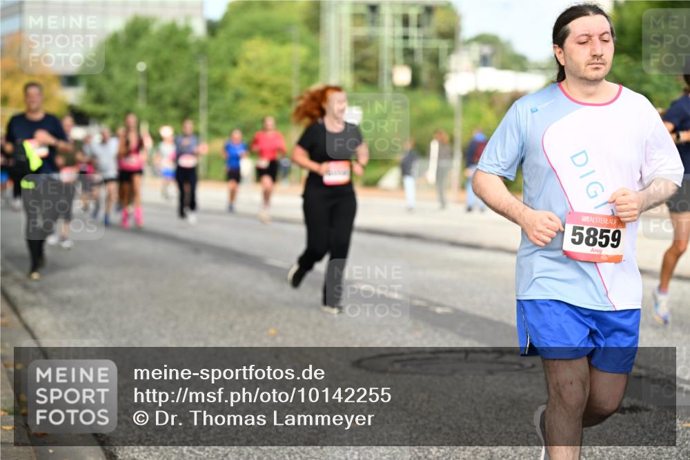 06.09.2026 - CURREX Alsterlauf Dr. Thomas Lammeyer http://msf.ph/oto/10142255 06.09.2026 10:11:43 Laufen 5859 meine-sportfotos.de
