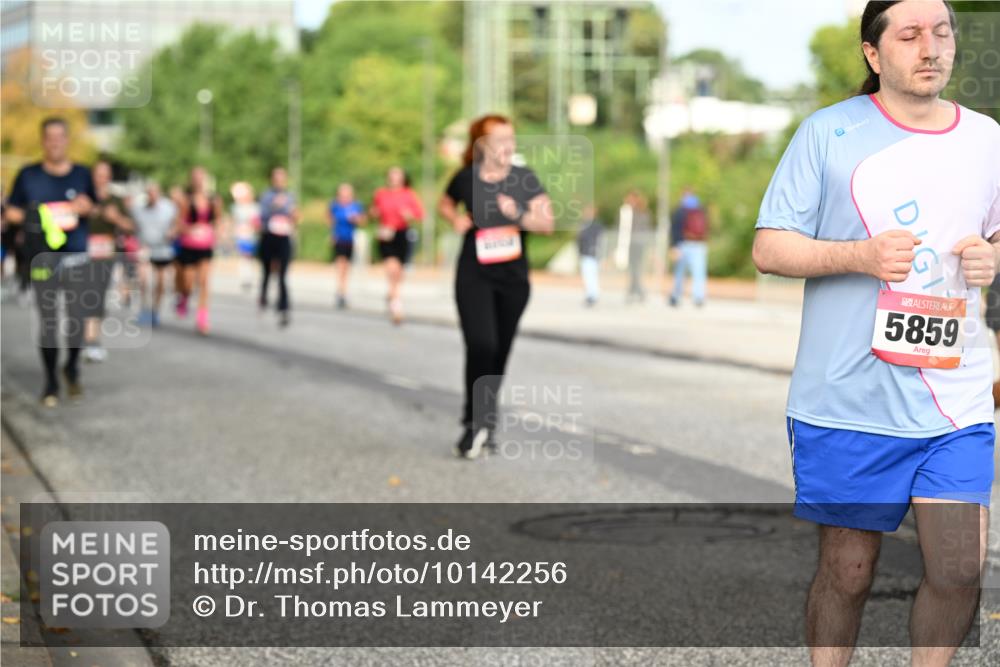 06.09.2026 - CURREX Alsterlauf Dr. Thomas Lammeyer http://msf.ph/oto/10142256 06.09.2026 10:11:43 Laufen 5859 meine-sportfotos.de