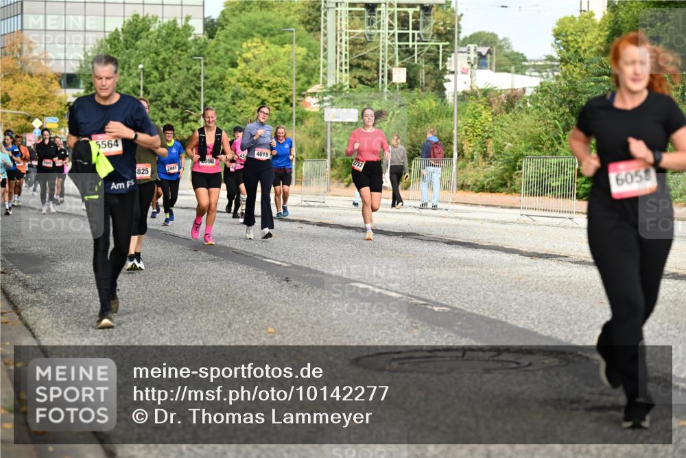 06.09.2026 - CURREX Alsterlauf Dr. Thomas Lammeyer http://msf.ph/oto/10142277 06.09.2026 10:11:45 Laufen 5945, 5564, 4019, 098, 2881, 2737, 825, 2881, 6058 meine-sportfotos.de