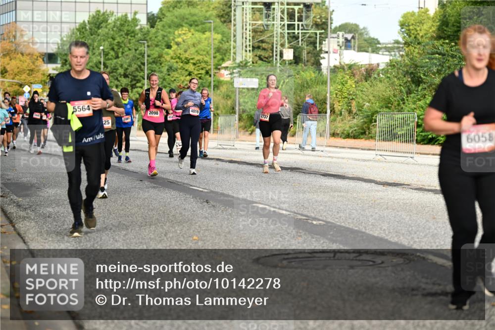 06.09.2026 - CURREX Alsterlauf Dr. Thomas Lammeyer http://msf.ph/oto/10142278 06.09.2026 10:11:45 Laufen 5945, 5564, 25, 4019, 2098, 2737, 2881, 6058 meine-sportfotos.de