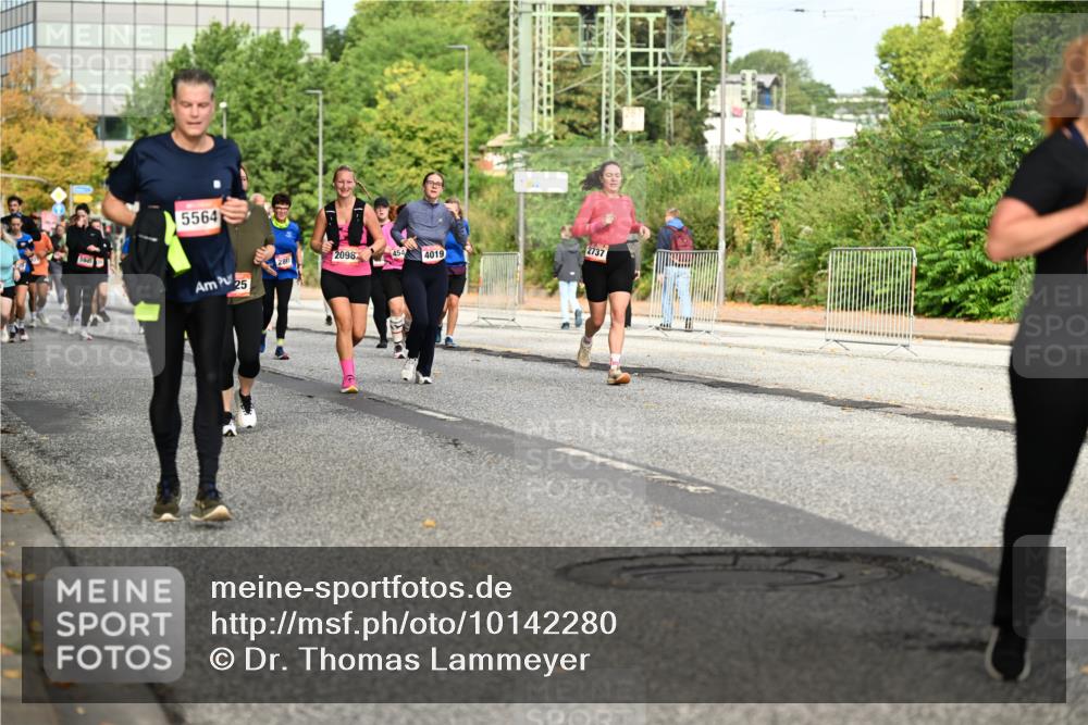 06.09.2026 - CURREX Alsterlauf Dr. Thomas Lammeyer http://msf.ph/oto/10142280 06.09.2026 10:11:45 Laufen 5564, 5945, 2098, 454, 4019, 2737, 25 meine-sportfotos.de