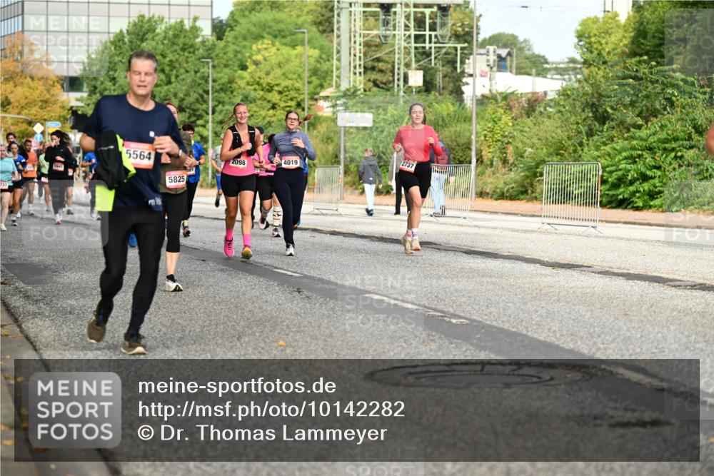 06.09.2026 - CURREX Alsterlauf Dr. Thomas Lammeyer http://msf.ph/oto/10142282 06.09.2026 10:11:46 Laufen 5945, 5564, 2737, 2098, 4019, 5825 meine-sportfotos.de