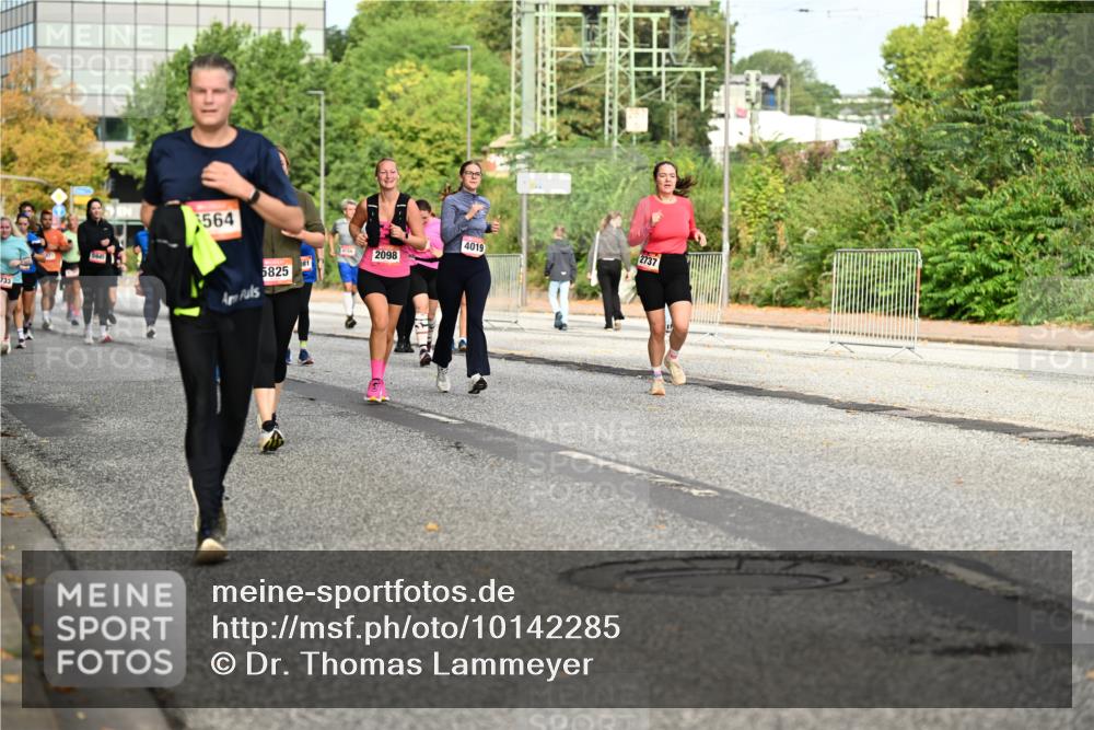 06.09.2026 - CURREX Alsterlauf Dr. Thomas Lammeyer http://msf.ph/oto/10142285 06.09.2026 10:11:46 Laufen 733, 5945, 564, 5825, 2098, 4019, 2737 meine-sportfotos.de