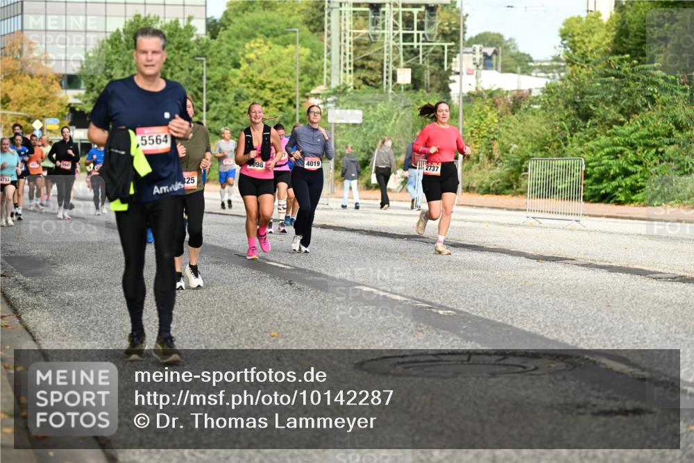 06.09.2026 - CURREX Alsterlauf Dr. Thomas Lammeyer http://msf.ph/oto/10142287 06.09.2026 10:11:46 Laufen 4733, 5564, 098, 4019, 2737, 325 meine-sportfotos.de