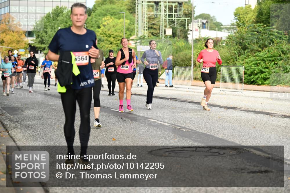 06.09.2026 - CURREX Alsterlauf Dr. Thomas Lammeyer http://msf.ph/oto/10142295 06.09.2026 10:11:47 Laufen 4733, 5445, 4, 6564, 825, 2098, 4019, 2737, 4043 meine-sportfotos.de
