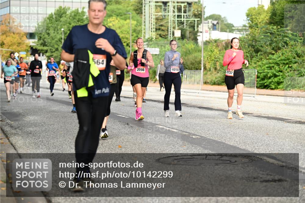06.09.2026 - CURREX Alsterlauf Dr. Thomas Lammeyer http://msf.ph/oto/10142299 06.09.2026 10:11:47 Laufen 4733, 5645, 2379, 328, 564, 5, 4019, 2737, 2098, 043 meine-sportfotos.de