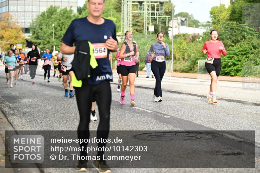 06.09.2026 - CURREX Alsterlauf Dr. Thomas Lammeyer http://msf.ph/oto/10142303 06.09.2026 10:11:48 Laufen 29, 3281, 5564, 2098, 2737, 4019 meine-sportfotos.de