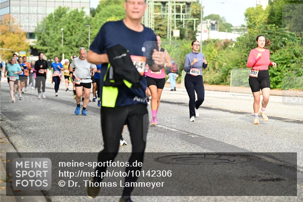 06.09.2026 - CURREX Alsterlauf Dr. Thomas Lammeyer http://msf.ph/oto/10142306 06.09.2026 10:11:48 Laufen 3281, 4733, 54, 4019, 2737 meine-sportfotos.de