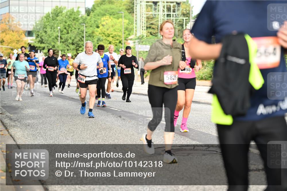 06.09.2026 - CURREX Alsterlauf Dr. Thomas Lammeyer http://msf.ph/oto/10142318 06.09.2026 10:11:49 Laufen 4733, 3539, 5945, 4370, 3281, 315, 4043, 5825, 98, 564 meine-sportfotos.de